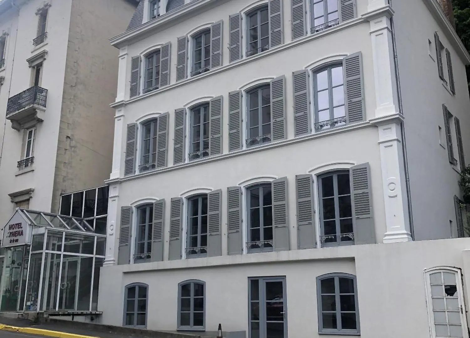 Royat : Superbe Appartement En Face Des Thermes 0*,  France